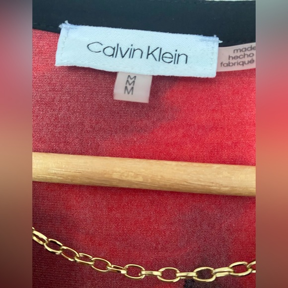 Calvin Klein floral top with gold chain detail - Picture 6 of 6